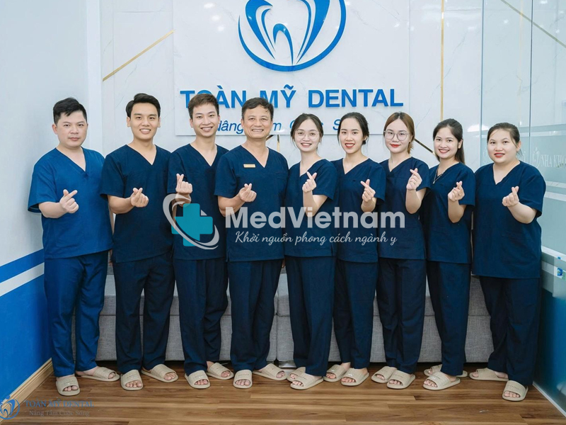 Bộ đồ Scrubs trong ngành thẩm mỹ và nha khoa.