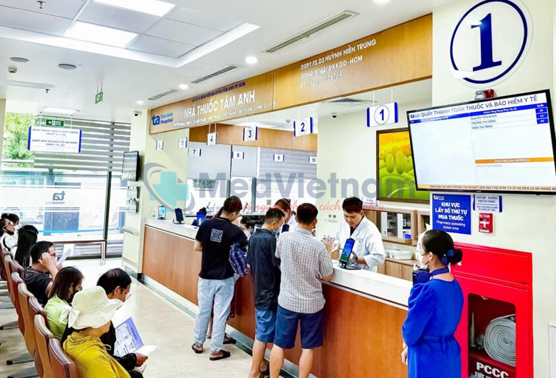 Đồng phục dược sĩ bệnh viện Tâm Anh.