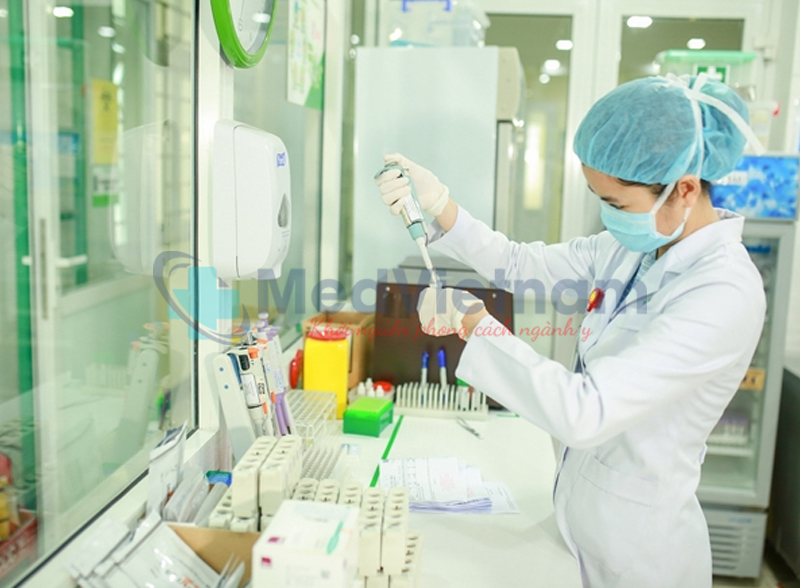 Đồng phục kỹ thuật viên, xét nghiệm bệnh viện Hoàn Mỹ.